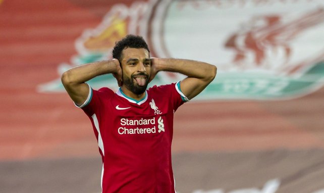 Mohamed Salah se lamente por una ocasión con el Liverpool