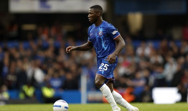 Moisés Caicedo con el Chelsea