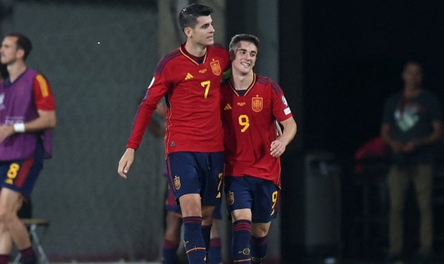 Álvaro Morata y Gavi celebran con España