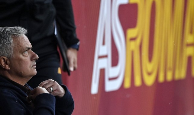 José Mourinho espera la llamada del PSG para sentarse en su banquillo