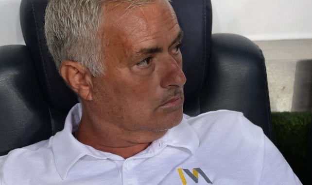 José Mourinho en el banquillo