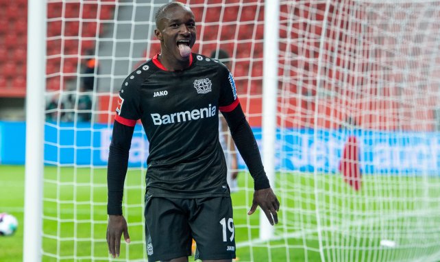 Moussa Diaby celebrando un gol con el Bayer Leverkusen