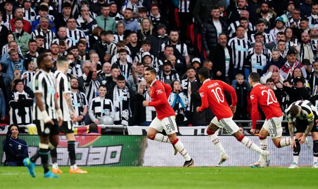 El Manchester United celebra el gol de Casemiro