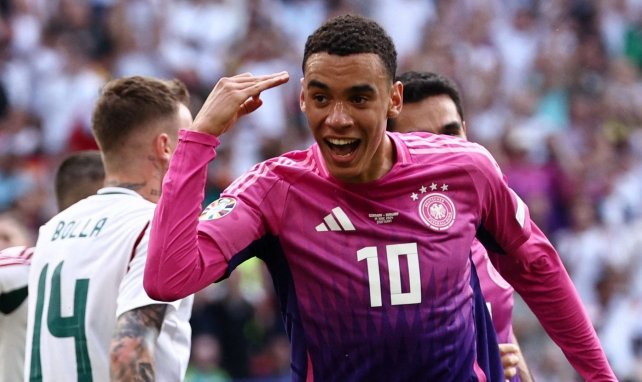 Jamal Musiala celebra un gol con Alemania