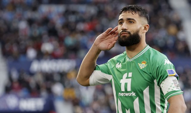 Nabil Fekir festeja un doblete contra el Levante