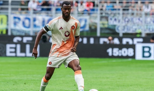Evan N'Dicka con la AS Roma