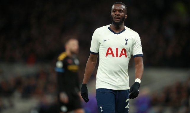 Tanguy Ndombélé en un partido con el Tottenham