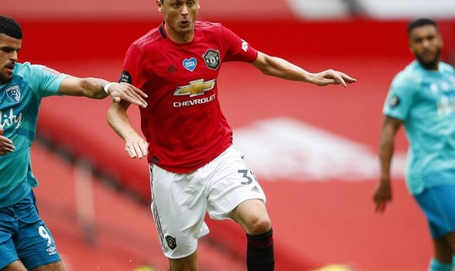 Nemanja Matic seguirá vinculado al Manchester United.