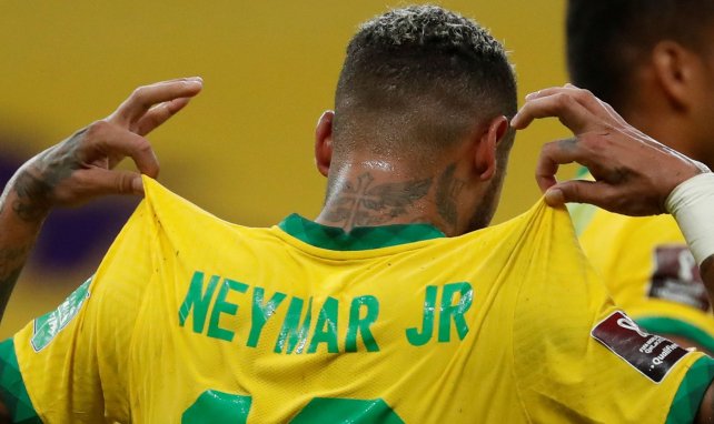 Neymar celebra un gol ante Perú