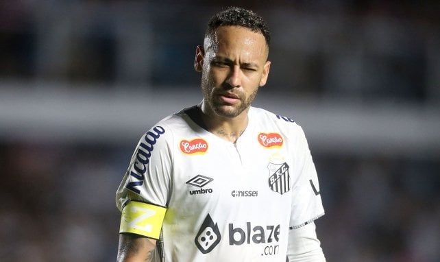 Neymar en un partido con el Santos