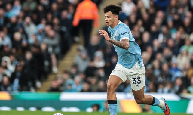 Nico O'Reilly con el Manchester City
