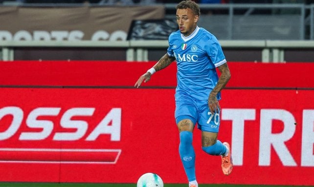 Noa Lang se lo piensa