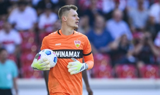 Alexander Nübel compite en el Stuttgart