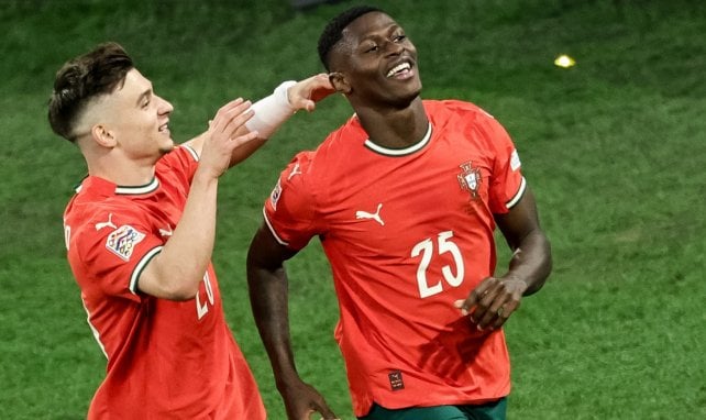 Nuno Mendes con Portugal