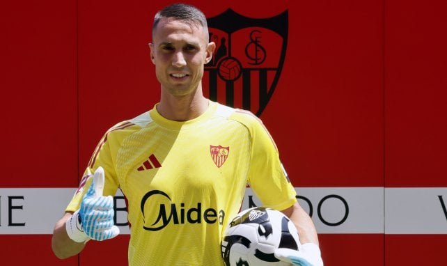 Odysseas Vlachodimos se aleja del Sevilla