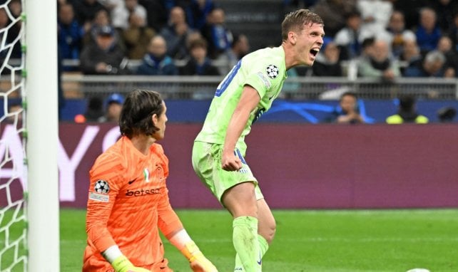 Dani Olmo celebra uno de sus goles.