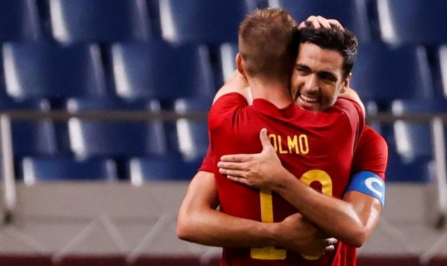 Mikel Merino y Dani Olmo celebrando un gol