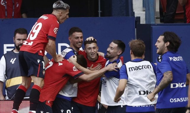 Los jugadores de Osasuna celebran un gol