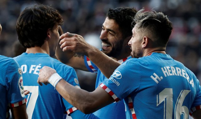 Los jugadores del Atlético de Madrid celebran el gol de Luis Suárez