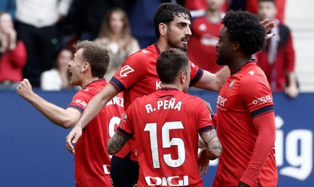 Los jugadores de Osasuna celebran un gol.