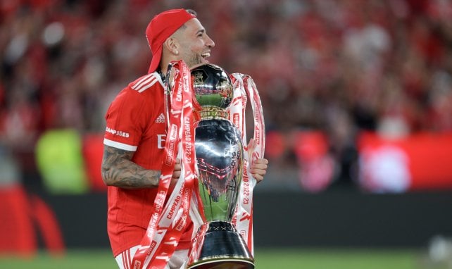 Nicolás Otamendi con el Benfica
