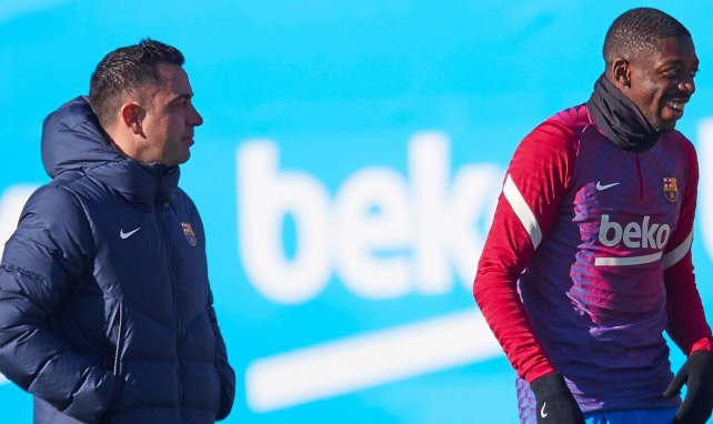 Xavi Hernández y Ousmane Dembélé,  en un entrenamiento del FC Barcelona