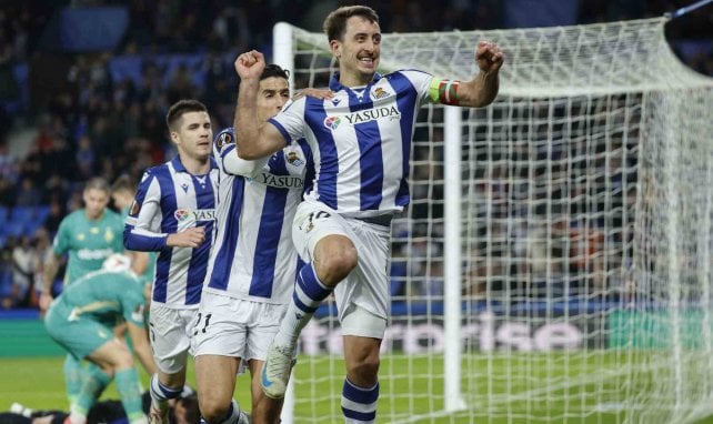 Mikel Oyarzabal celebra un gol