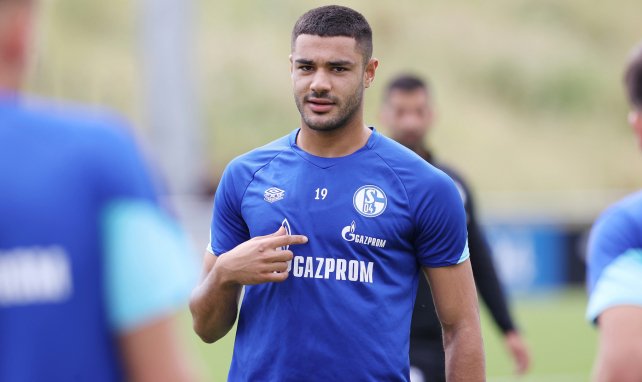 Ozan Kabak, durante un entrenamiento con el Schalke 04