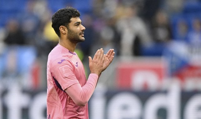 Dos escollos por Ozan Kabak