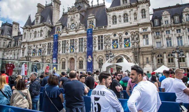 Aficionados del Real Madrid en París