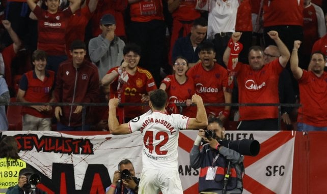 Álvaro García Pascual celebra un gol