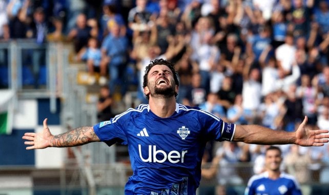 Patrick Cutrone celebra un gol del Como