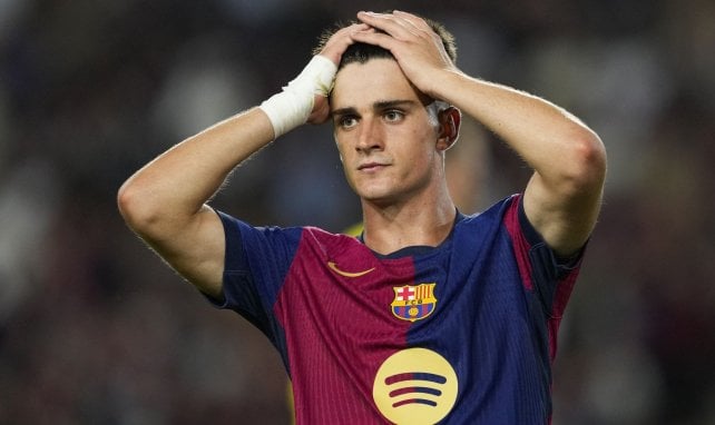 Pau Victor se lamenta en un partido del FC Barcelona