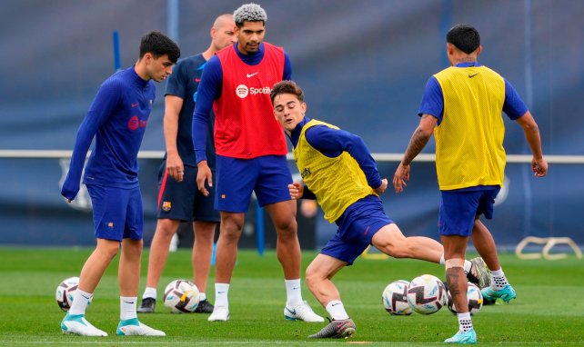 Pedri, Araujo y Gavi en un entrenamiento del FC Barcelona