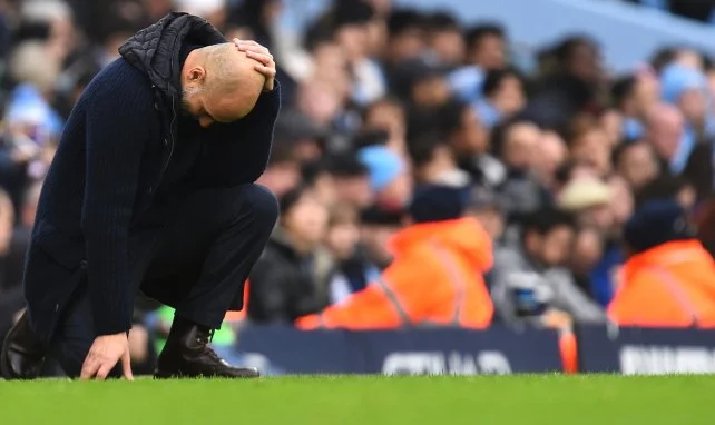 Pep Guardiola se lamenta en la banda