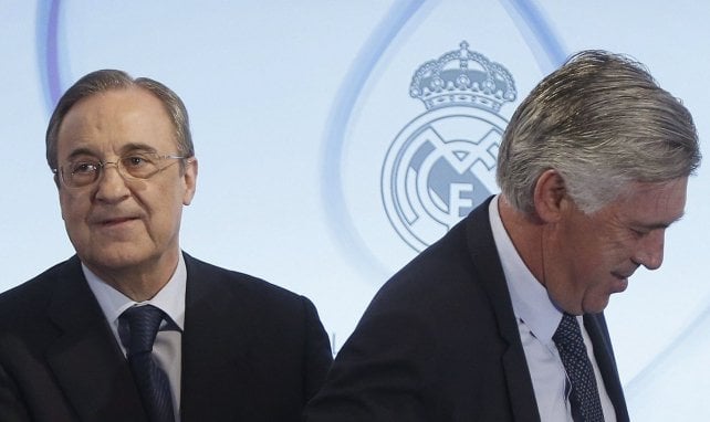 Florentino Pérez y Carlo Ancelotti, junto al escudo del Real Madrid