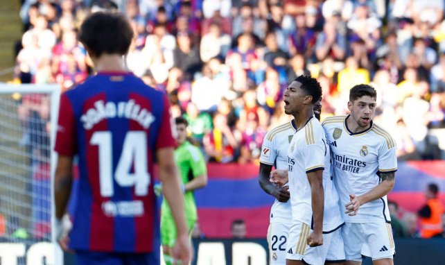 Joao Felix delante de Jude Bellingham, que celebra su doblete al Barça