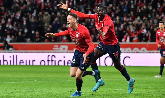 Sven Botman celebrando un gol con el Lille
