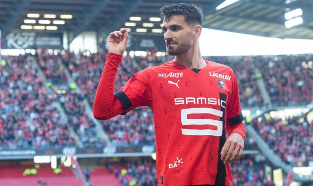 Martin Terrier celebra un gol con el Rennes