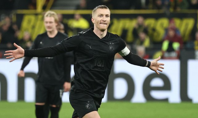 Marco Reus celebra con el Borussia Dortmund