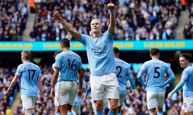 Erling Haaland luce los colores del Manchester City