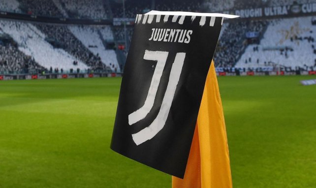 El escudo de la Juventus, en los prolegómenos de un partido