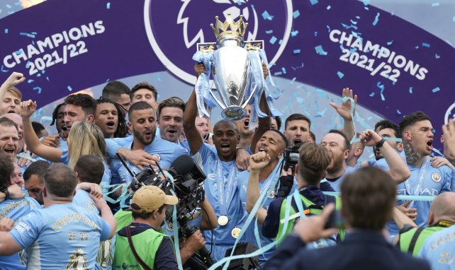 Los jugadores del Manchester City celebran el título de la Premier League