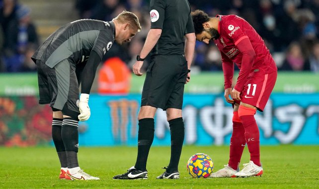 Kasper Schmeichel y Mohamed Salah, cara a cara en el punto de penalti