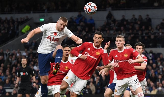 Eric Dier, en un duelo aéreo con Cristiano Ronaldo