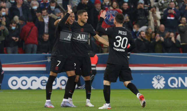 Los jugadores del PSG celebran un tanto contra el Nantes