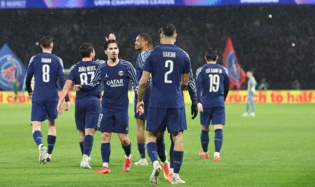 Los jugadores del PSG celebran un gol.