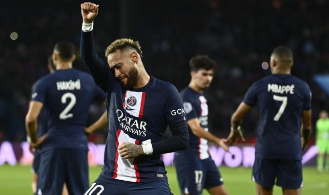 Neymar festeja su tanto con el Paris Saint-Germain