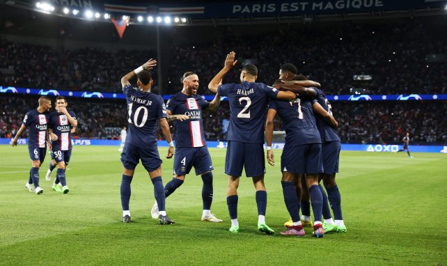 Los jugadores del PSG celebran un gol del Kylian Mbappé