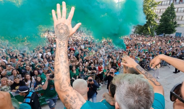 Afición del Racing de Ferrol celebrando el ascenso a Segunda División